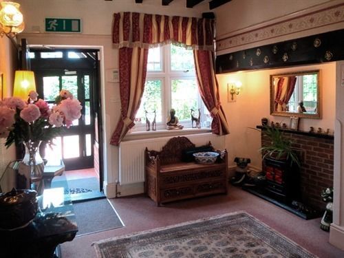 Vulcan Lodge Guest House Хорли Екстериор снимка