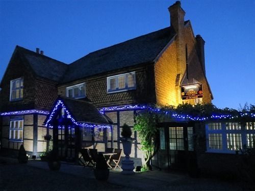Vulcan Lodge Guest House Хорли Екстериор снимка
